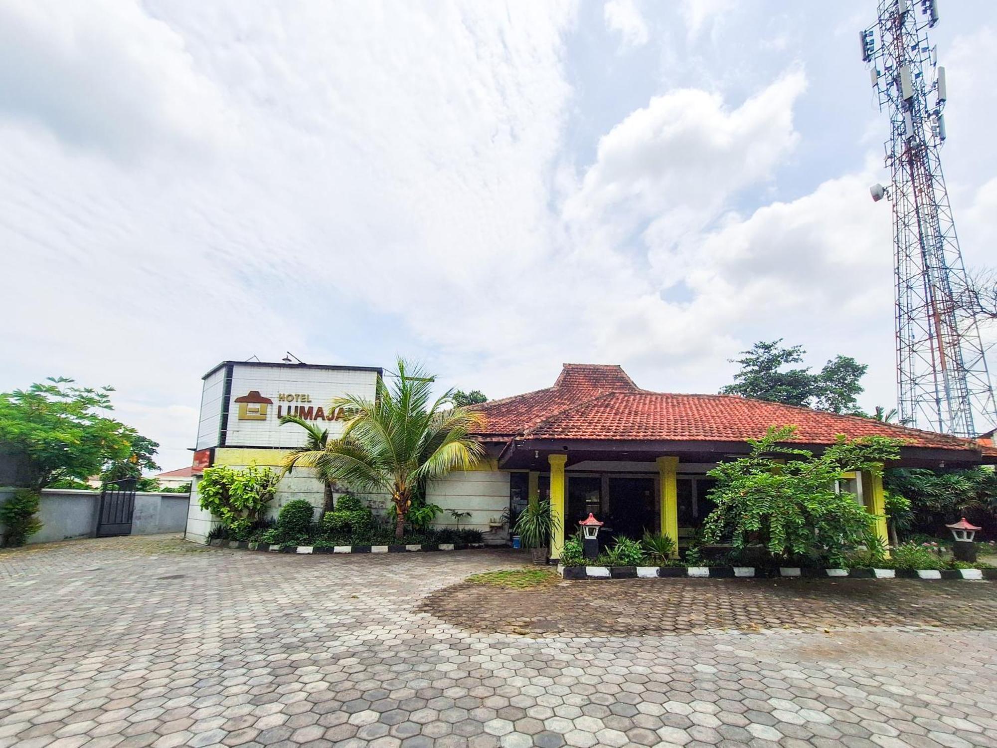 Reddoorz Near Stadion Semeru Lumajang Jawa Timur المظهر الخارجي الصورة