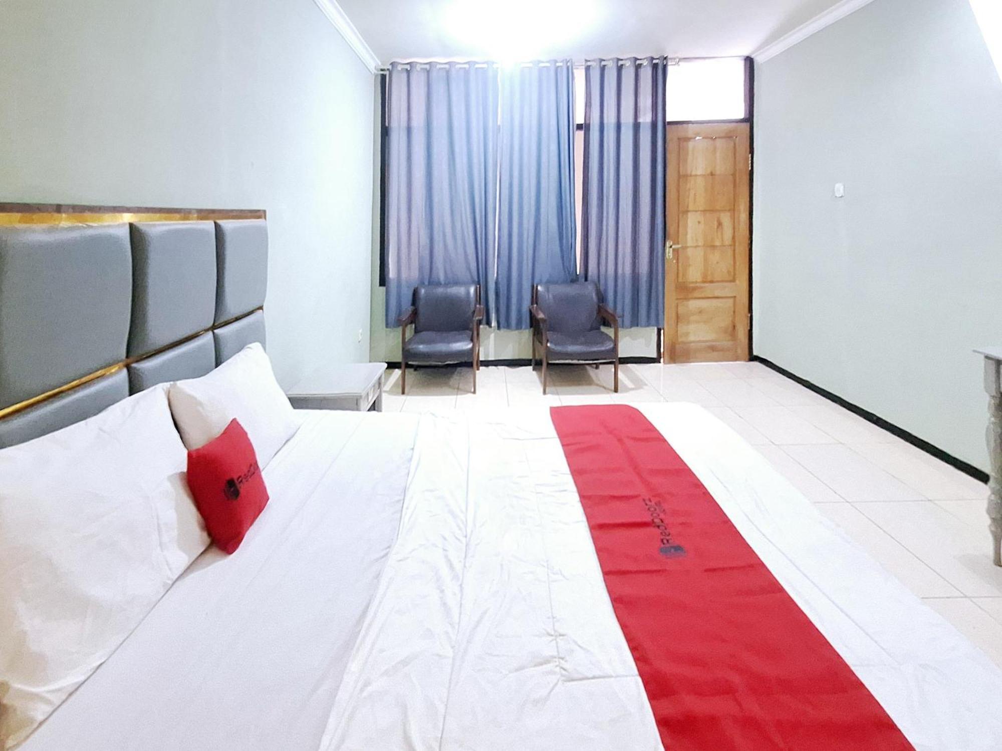 Reddoorz Near Stadion Semeru Lumajang Jawa Timur المظهر الخارجي الصورة
